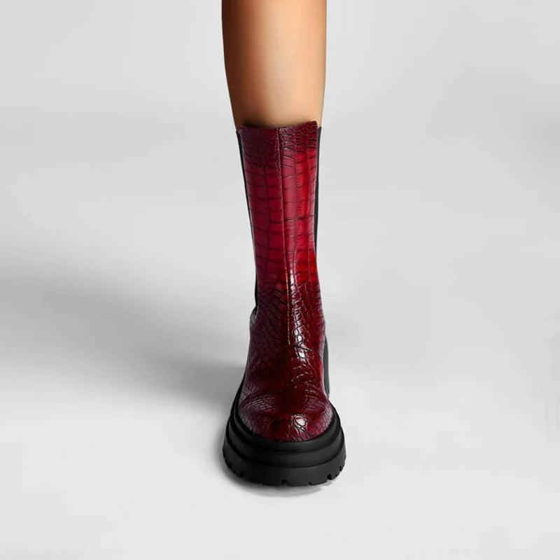 Close-up of the elastic gore on the women's Chelsea boots