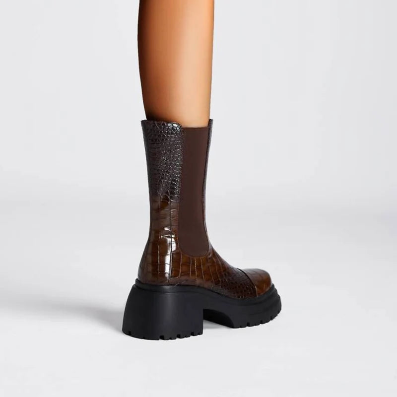 Back view of the women's Chelsea boots
