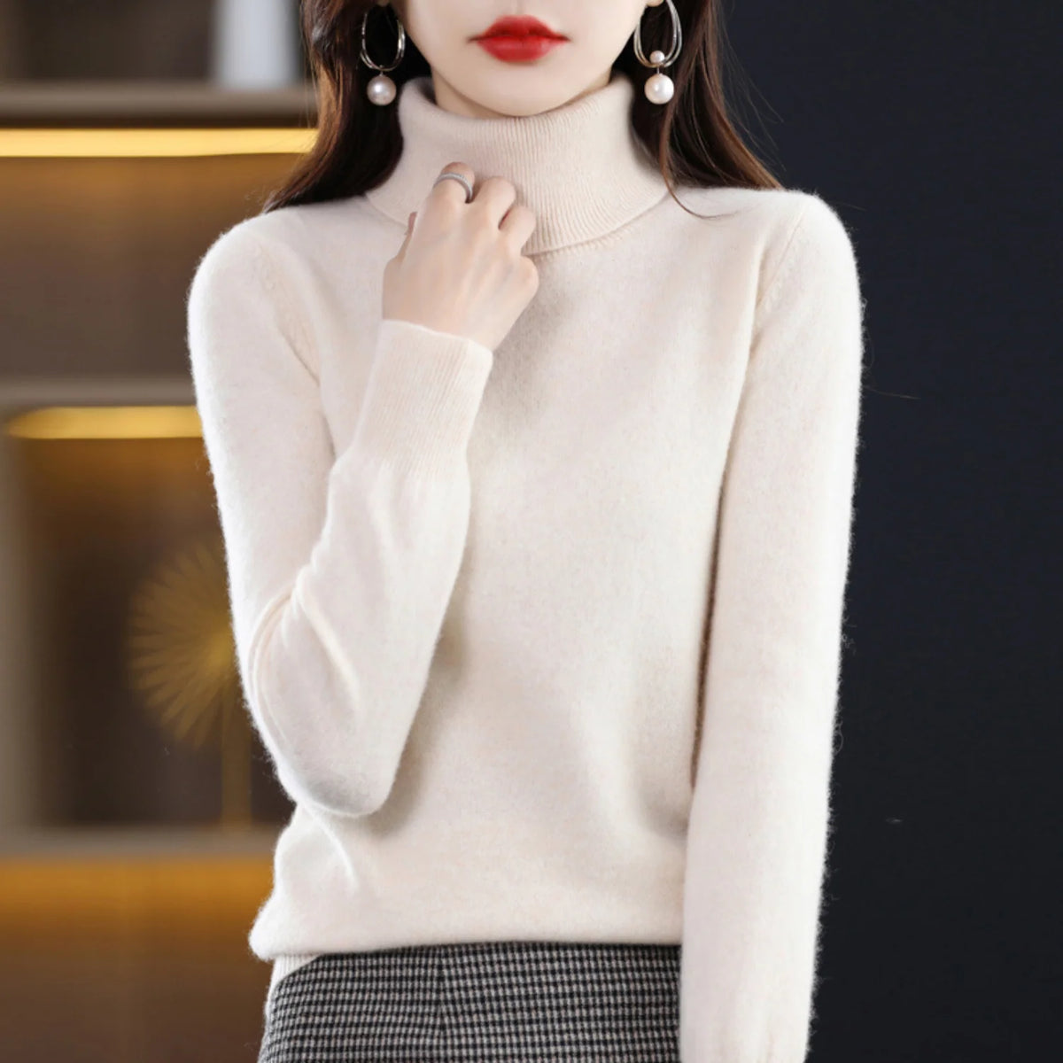 Women's Cashmere Turtleneck Sweater in White