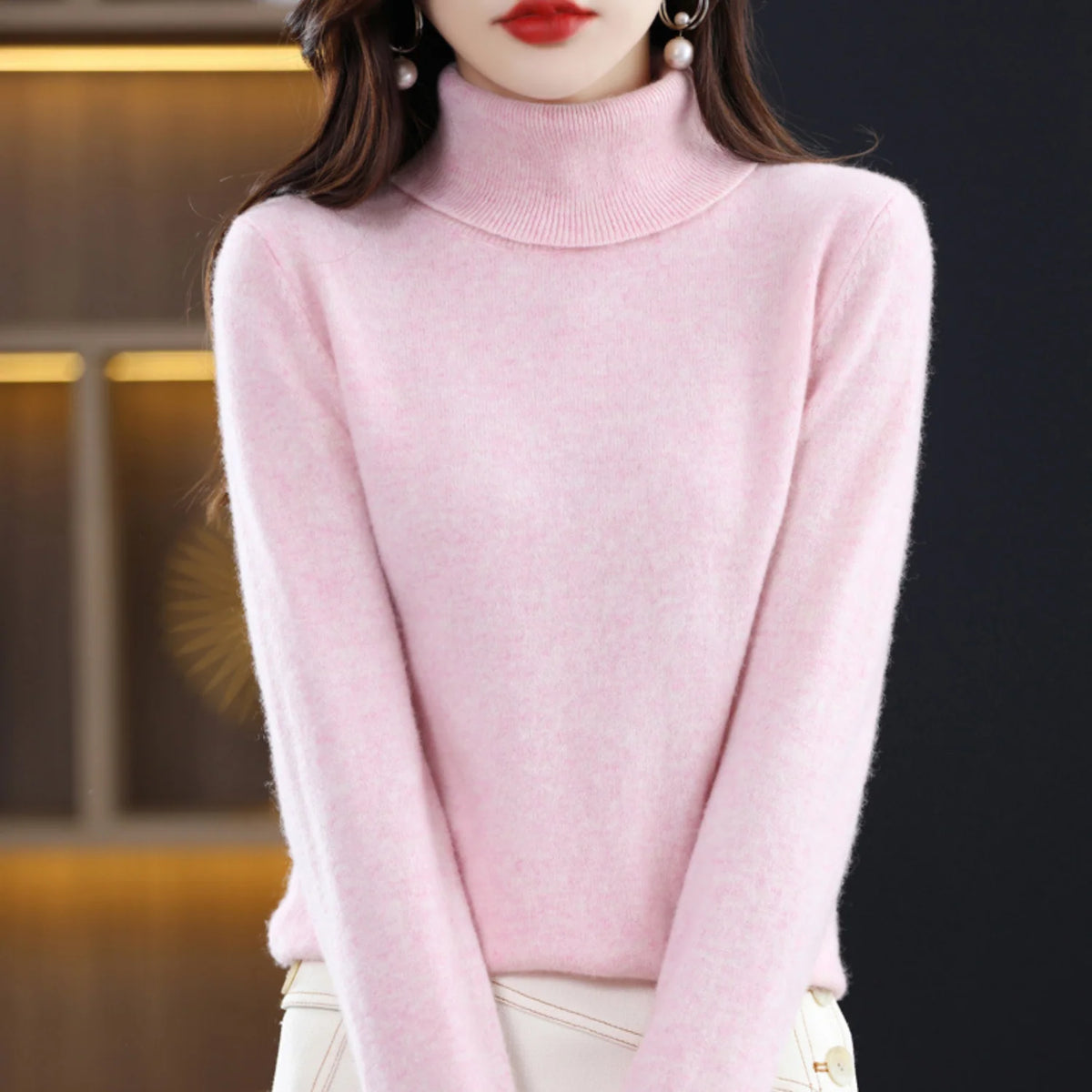 Women's Cashmere Turtleneck Sweater in Light Pink