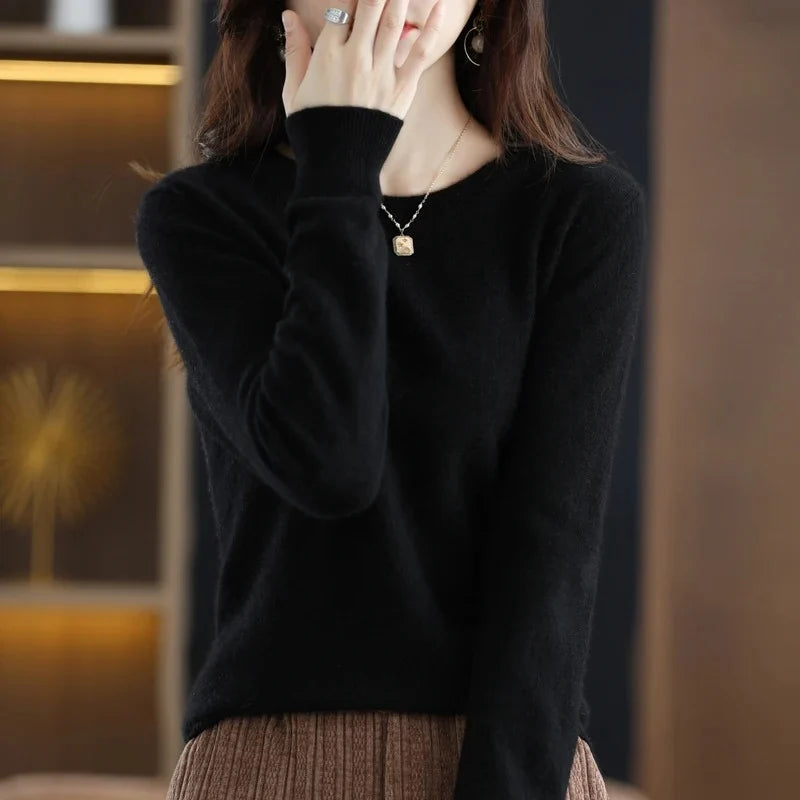 Women's ribbed crewneck sweater in black