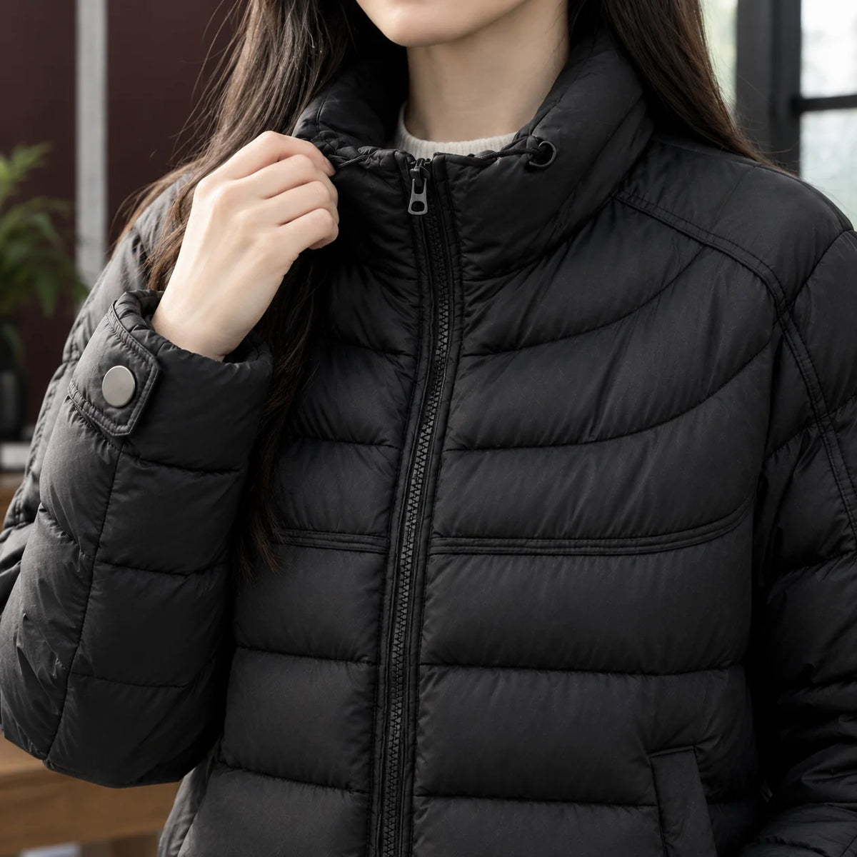 Women's cropped quilted jacket in white with drawcord hem