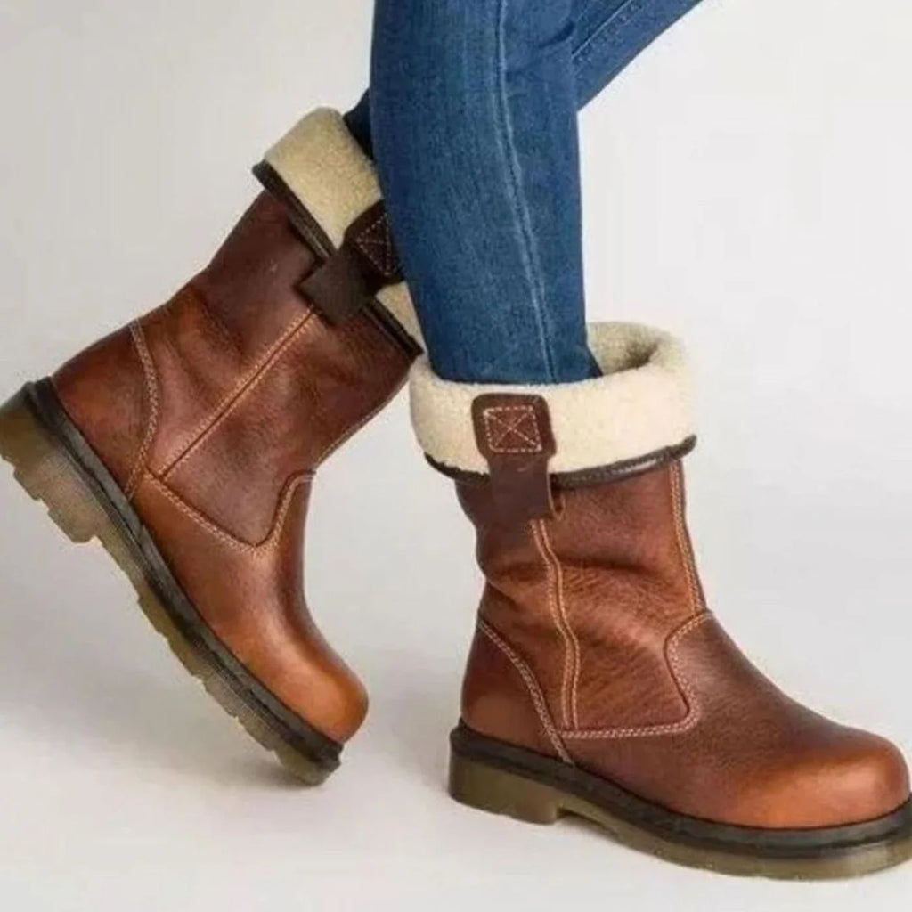 Close-up of the shearling cuff on the women's pull-on boots