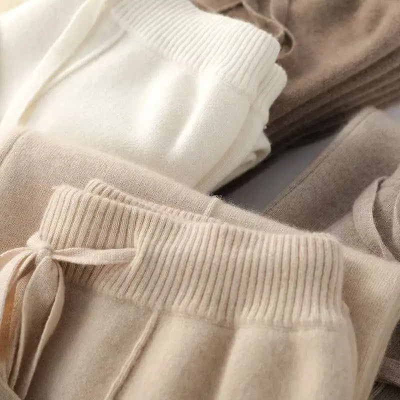Women's Merino Wool Wide-Leg Trousers – Waistband Detail