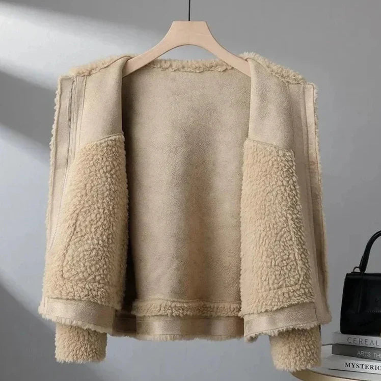 Women's collared fleece jacket, collar detail
