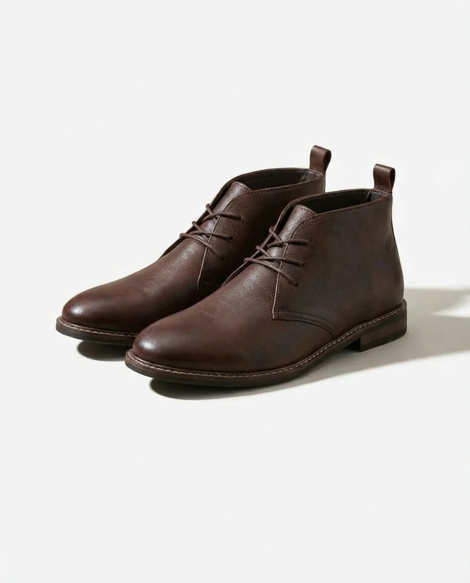 Sole view of the men's pull-up leather Chukka boots
