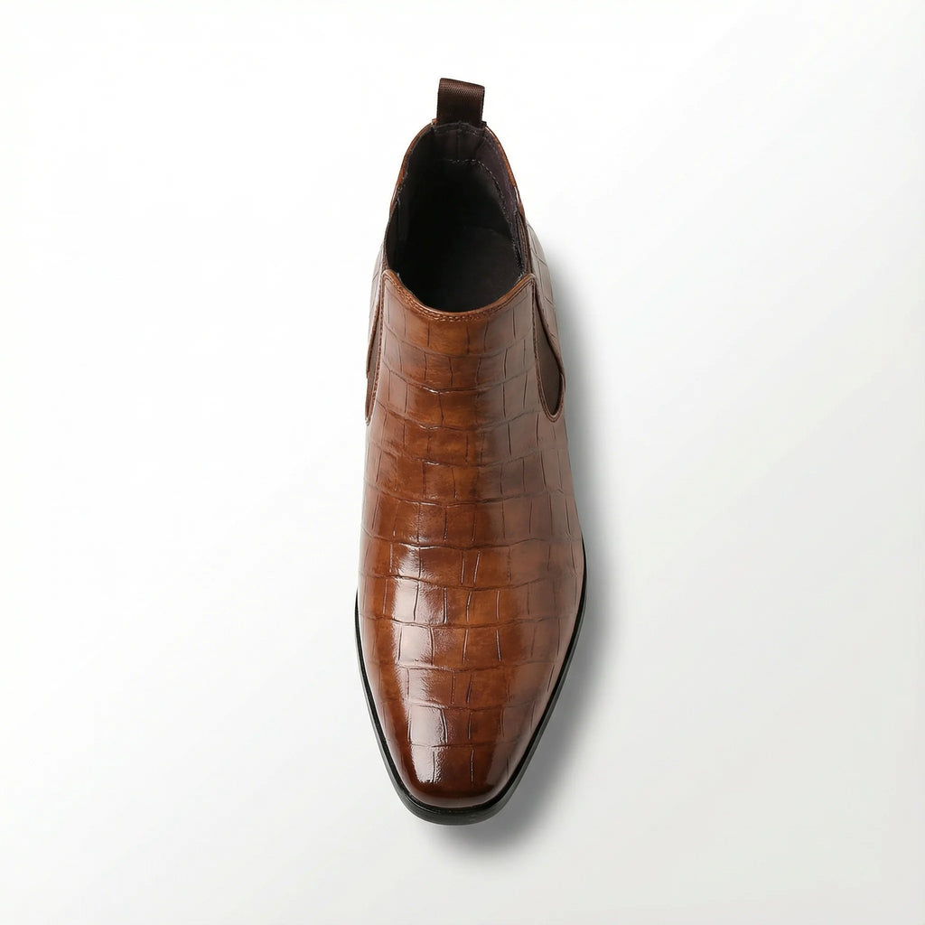 Close-up of the elastic gore on the men's Chelsea boots