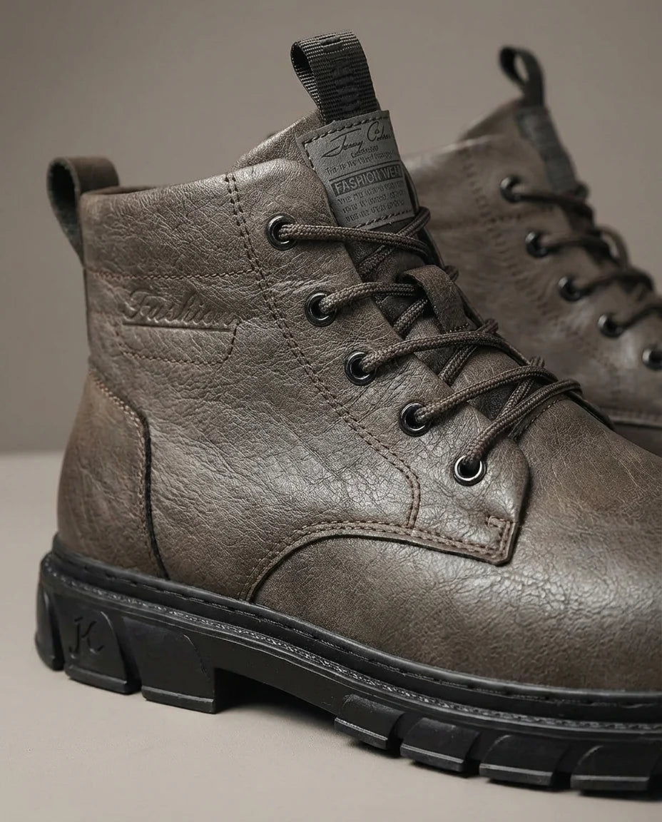 Men's grained leather work boots in black with lug sole