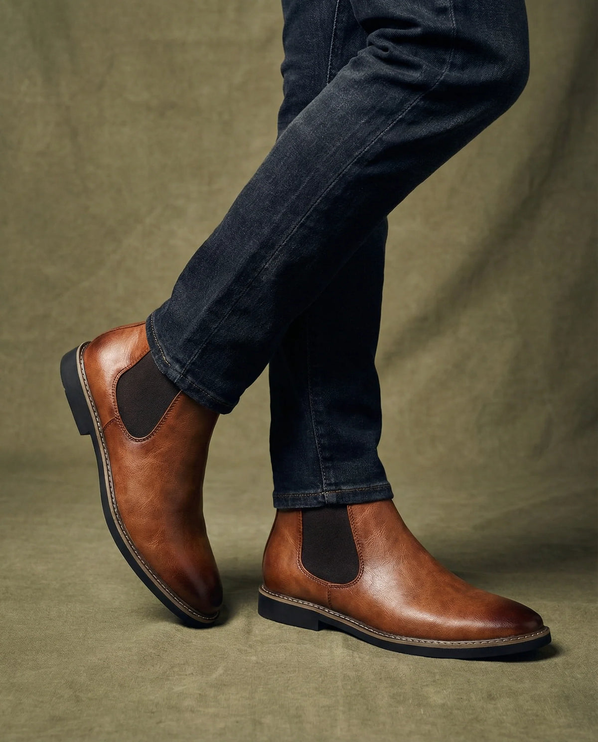 Close-up of the elastic gore on the men's Chelsea boots